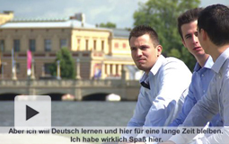 Drei spanische Facharbeiter beginnen im Nescafé Dolce Gusto Werk Schwerin.