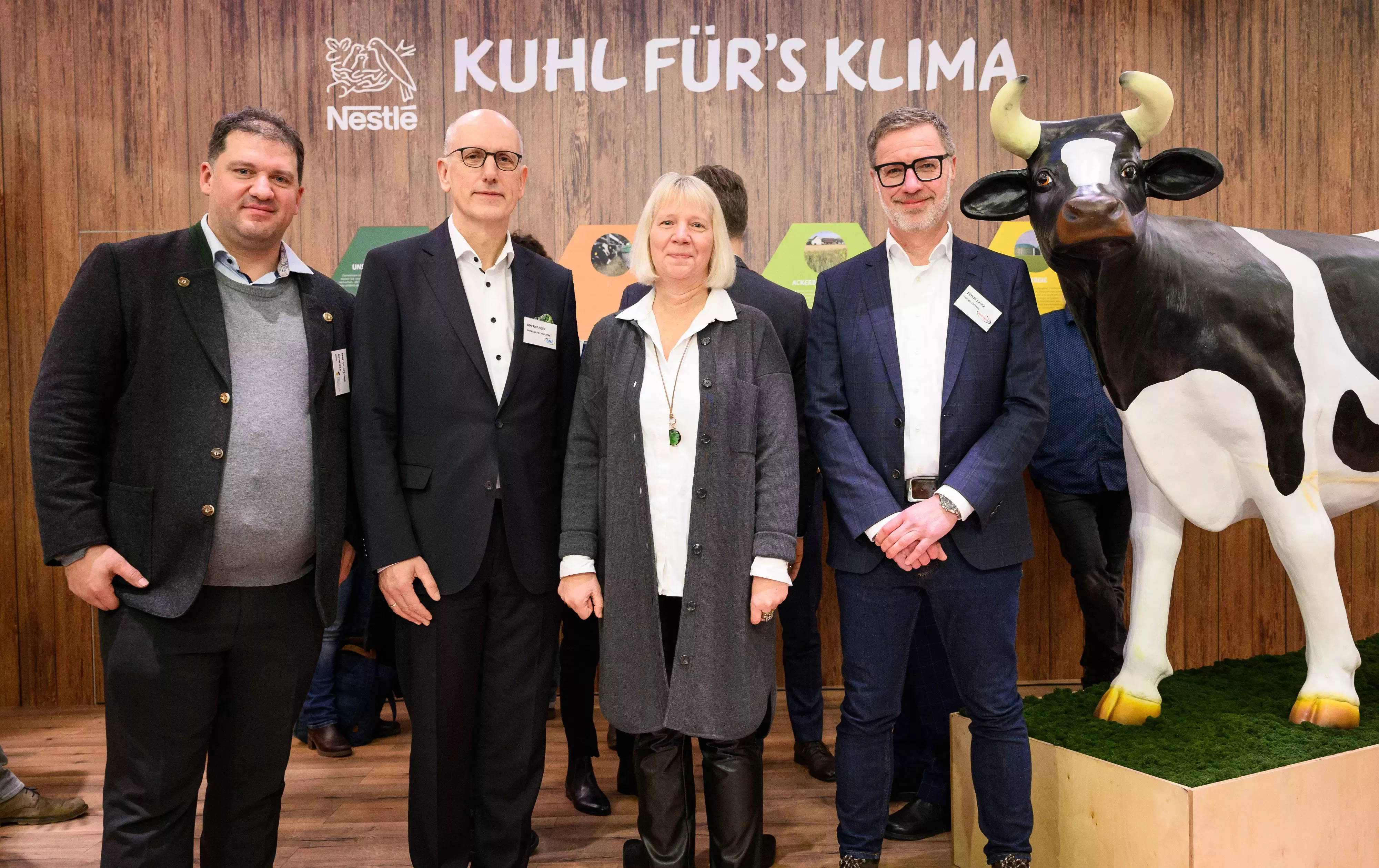 v.l.n.r.: Prof. Dr. Stephan Schneider, Hochschule für Wirtschaft und Umwelt Nürtingen-Geislingen, Winfried Meier, Geschäftsführender Vorstand Bayerische Milchindustrie, Anke Stübing, Head of Corporate Social Responsibility Nestlé Deutschland, Detlef Latka, Geschäftsführer Hochwald Foods.