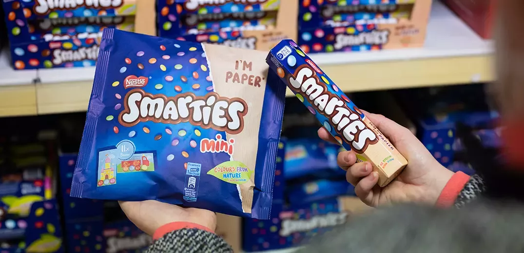 Smarties startet als erste Süßwarenmarke weltweit in recycelbarer Papierverpackung